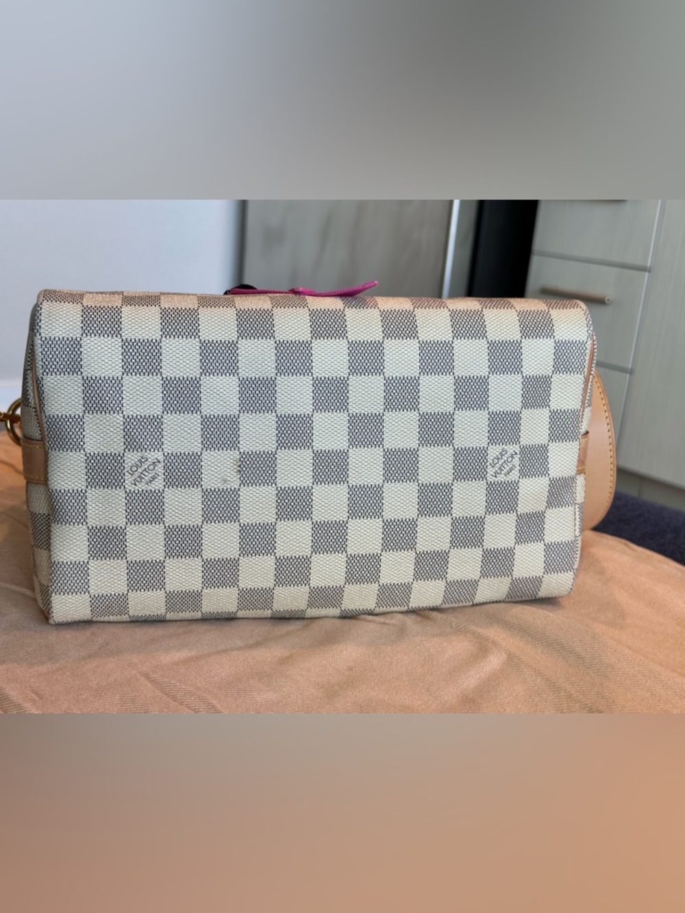 Louis Vuitton Damier Azur Bandoulier Speedy 25, with 2 LV Badeaus - Picture 14 of 17